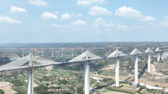 甘肅工程咨詢(xún)集團(tuán)監(jiān)理項(xiàng)目取得重大突破：國(guó)內(nèi)黃土地區(qū)跨度最大 甘肅馬蓮河特大橋邊跨順利合龍